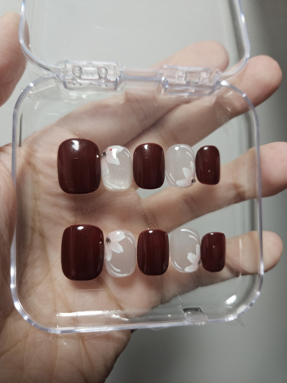 Press-On Nail Set in Deep Burgundy and White Floral